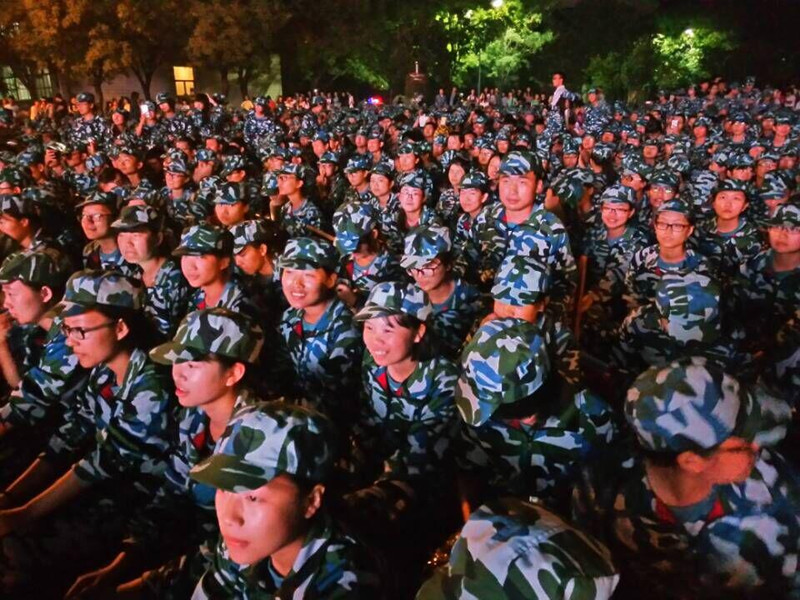 時(shí)代旋律與力量贊歌，2015最新軍歌薈萃